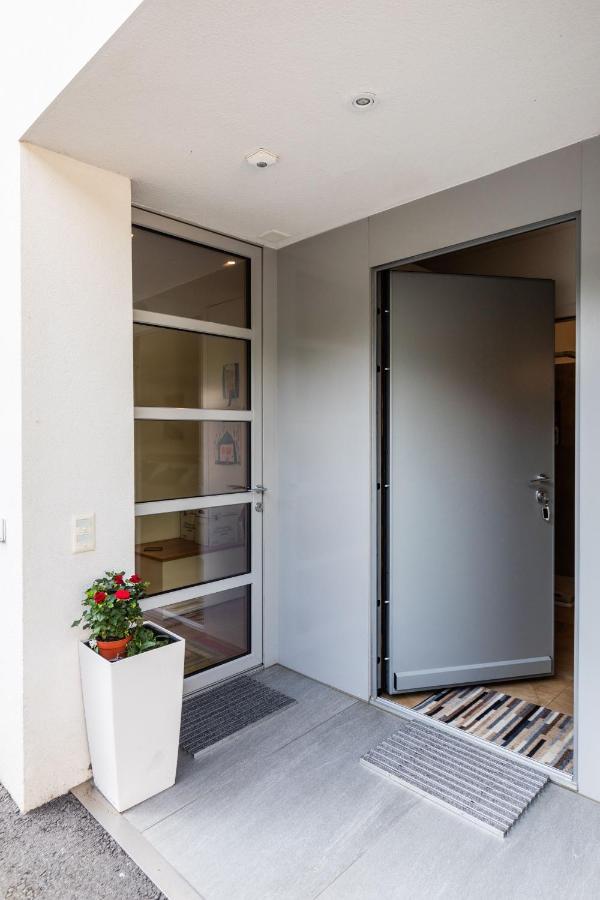 Апартаменты Easy Flat Vezia, Indipendent Entrance, Free Parking Лугано Экстерьер фото